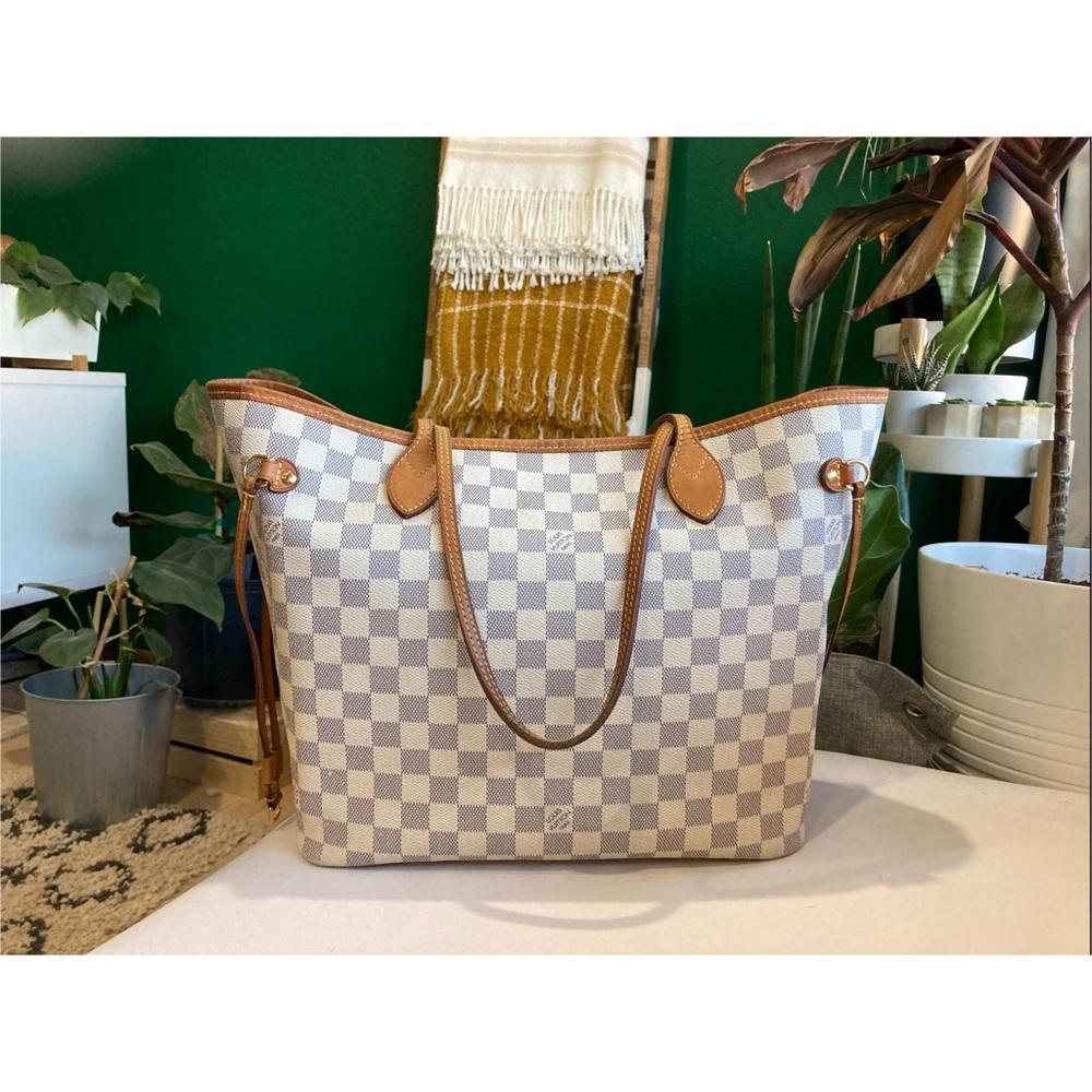 *SOLD* Louis Vuitton Neverfull MM